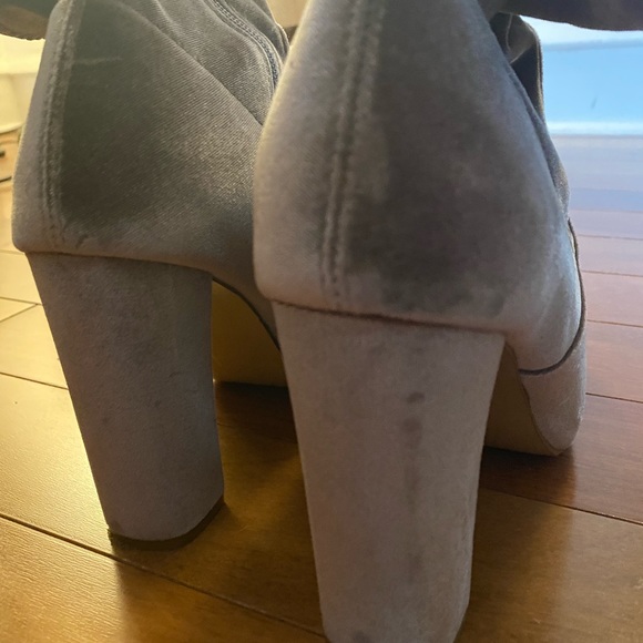 4” lavender velvet boot heals - Picture 3 of 8